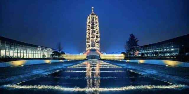 南京高楼崛起，学习、变化与自信的展现
